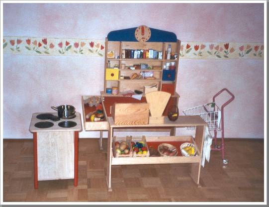 0096_k008  kinderzimmer rosa mit kaufmannsladen.jpg